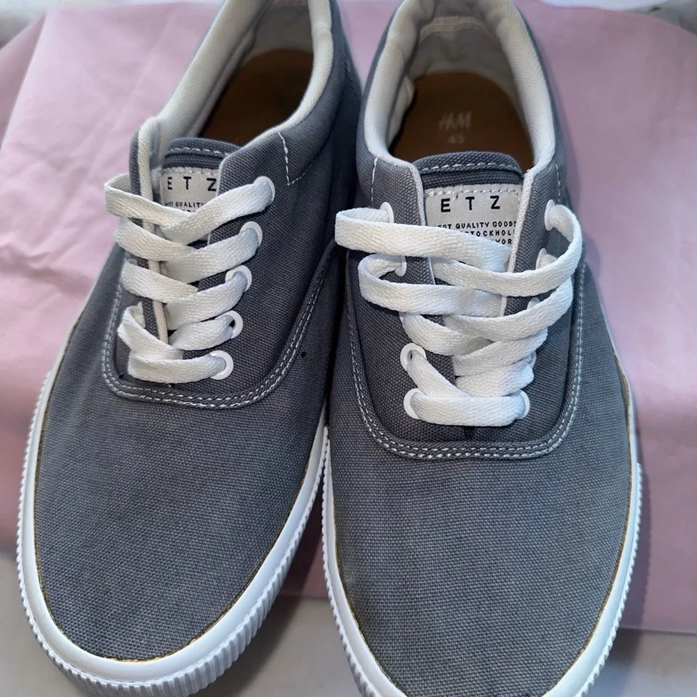 H&M Gray Men's Sneakers.    (112)